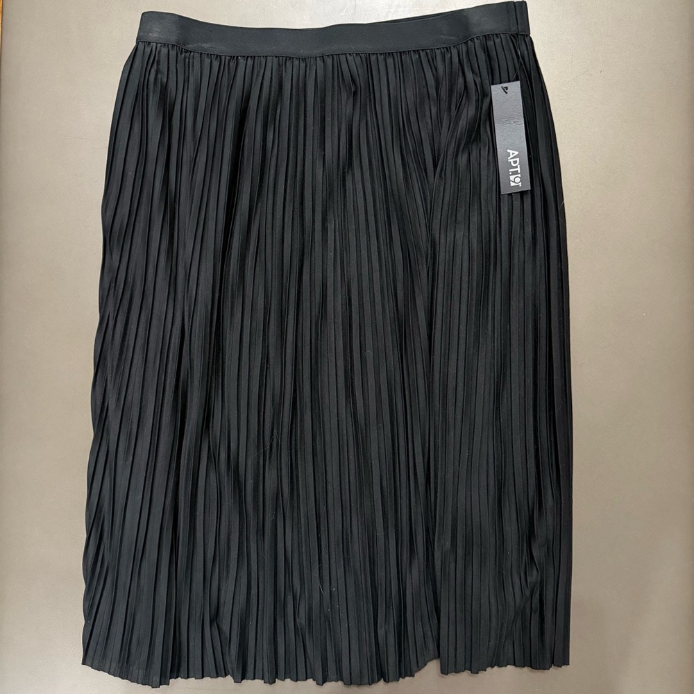 NWT Apt. 9 Black Pleated Skirt with Elastic Waistband - Size Large
